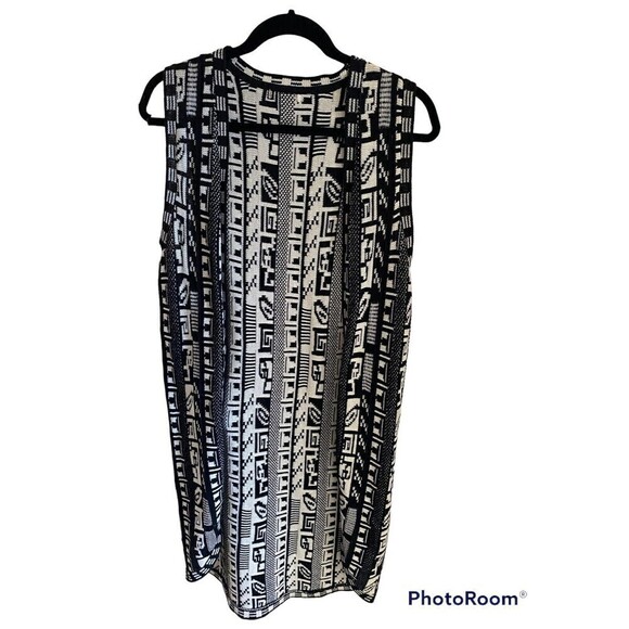 #1 Black & White Sleeveless Sweater Duster. O/S - Picture 1 of 2